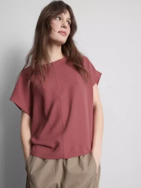 Relaxed round neck air flow tee