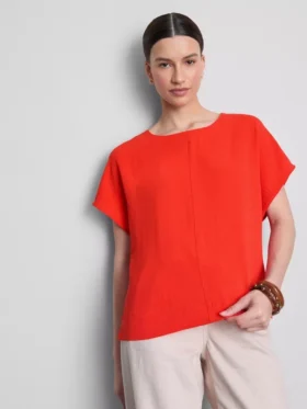Relaxed round neck air flow tee