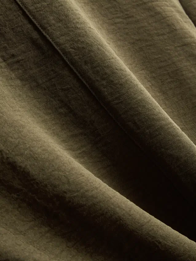 Relaxed round neck air flow tee
