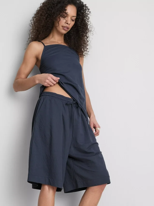 Relaxed textured bermuda shorts