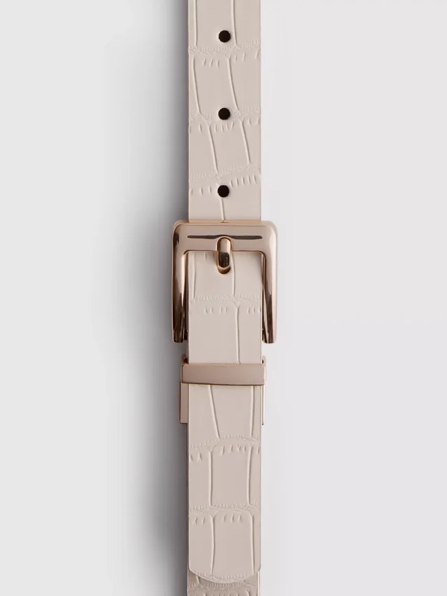 Reversible belt with metallic buckle