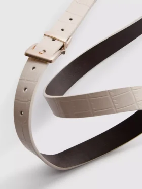 Reversible belt with metallic buckle