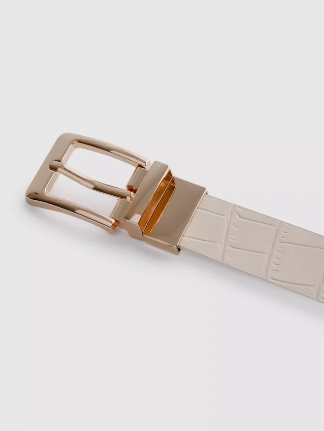 Reversible belt with metallic buckle