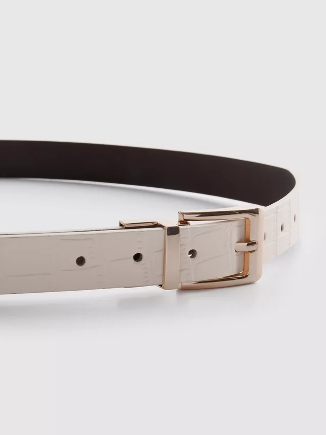 Reversible belt with metallic buckle
