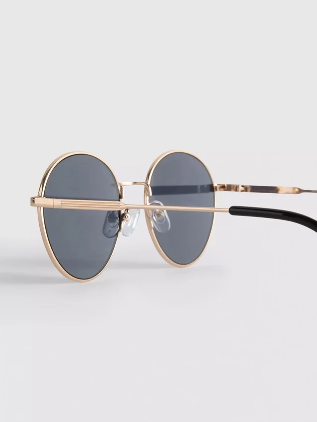 Round metal sunglasses