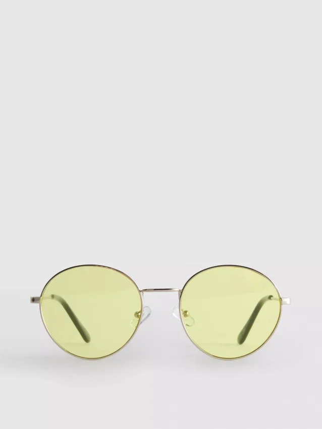 Round tinted metal sunglasses