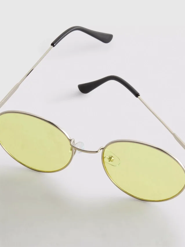 Round tinted metal sunglasses