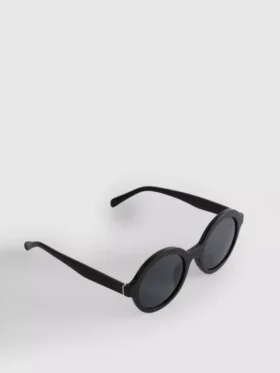 Round tinted sunglasses