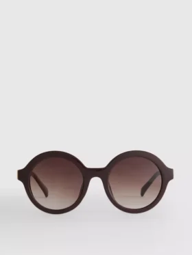 Round tinted sunglasses
