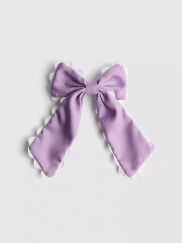 Scallop trim bow hair clip