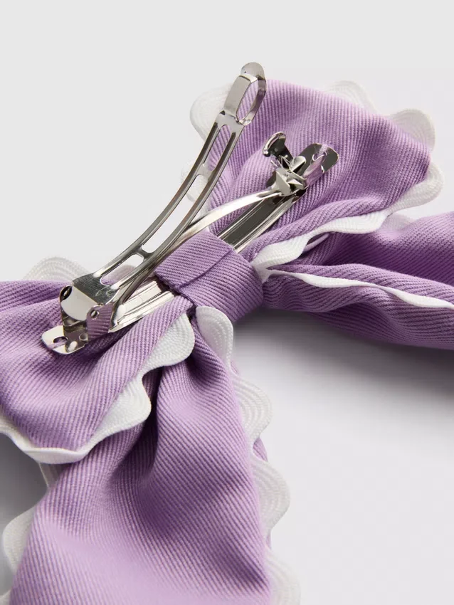 Scallop trim bow hair clip