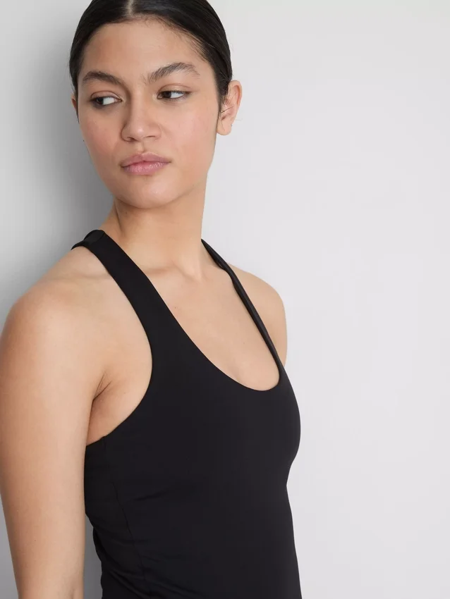 Scoop neck active tank top