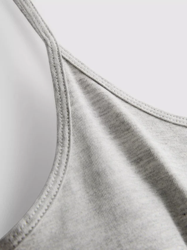 Scoop neck stretch cami