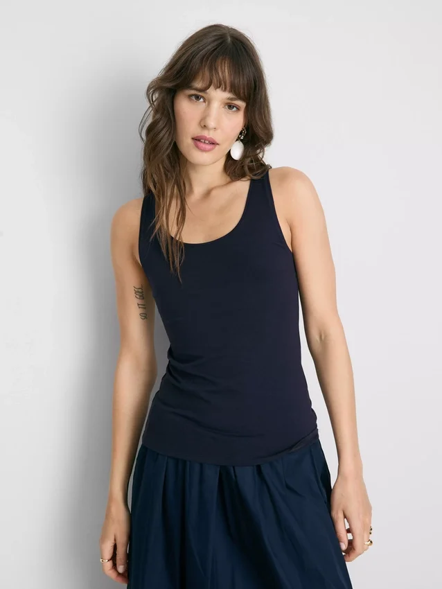Scoop neck tank
