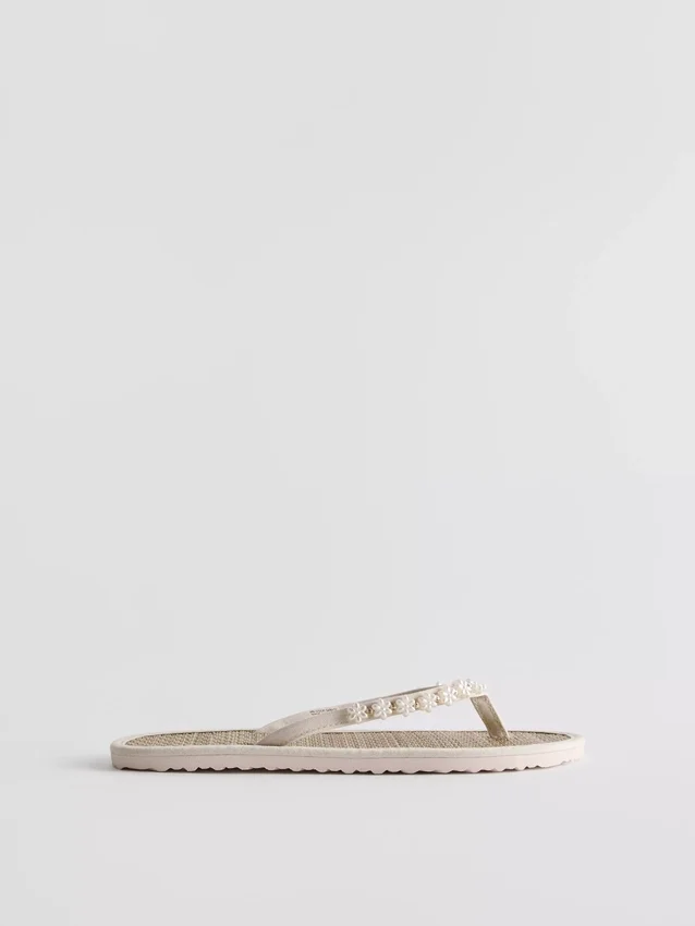 Seagrass effect flip flops
