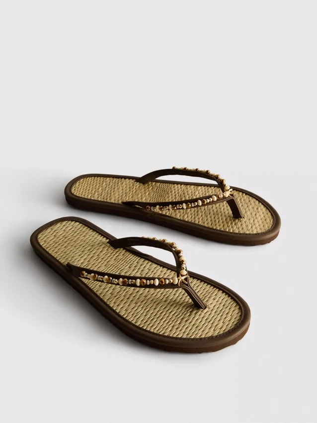 Seagrass effect flip flops