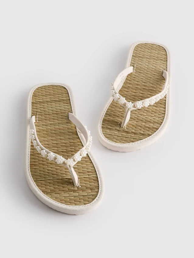 Seagrass effect flip flops