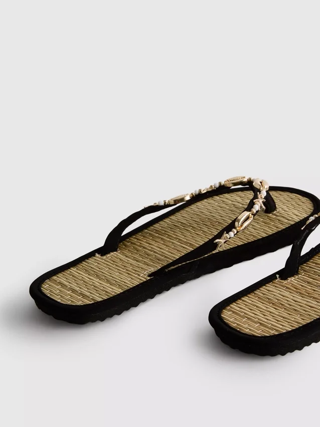 Seagrass effect flip flops