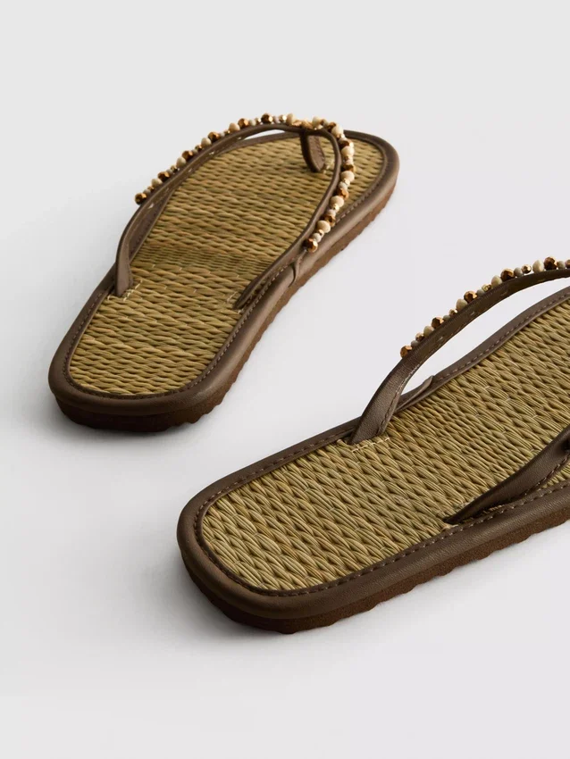Seagrass effect flip flops
