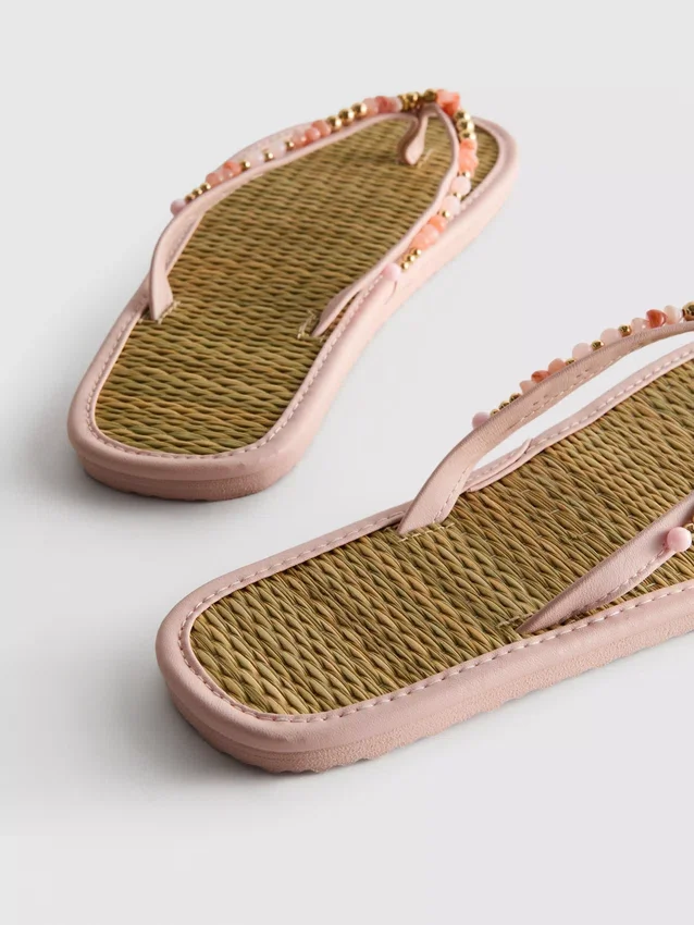 Seagrass effect flip flops