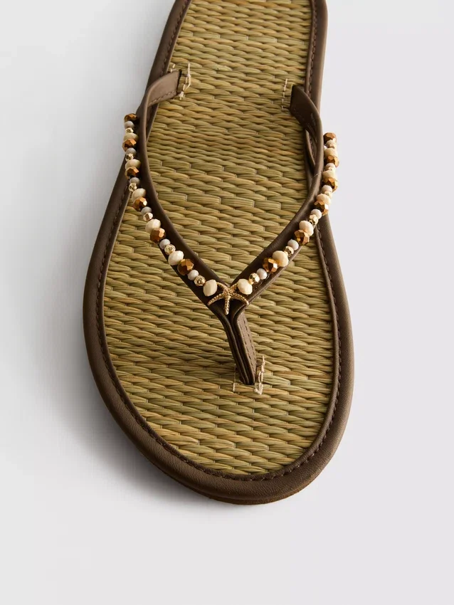 Seagrass effect flip flops