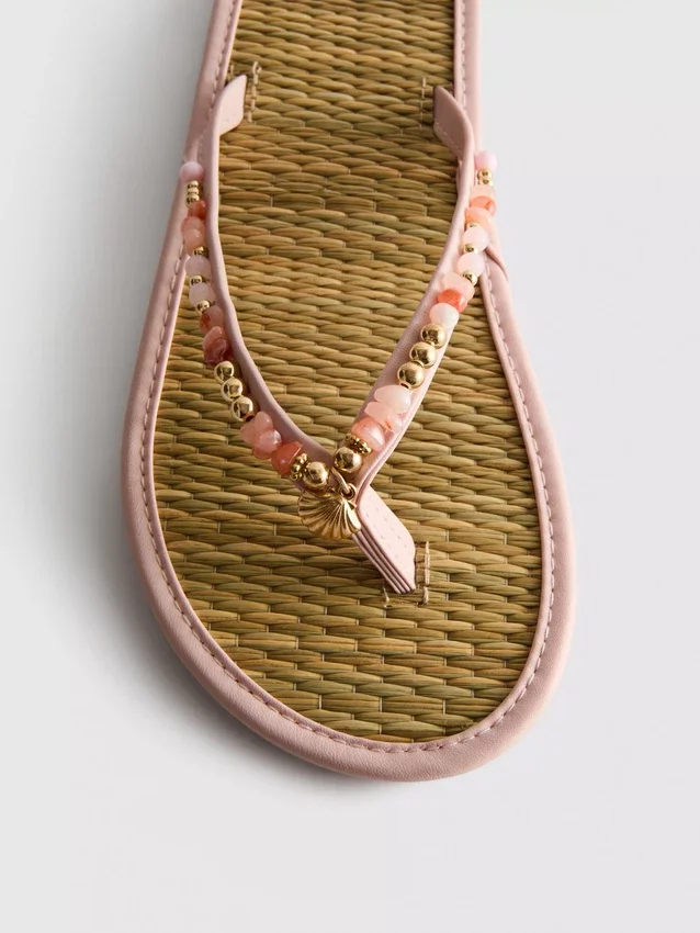 Seagrass effect flip flops