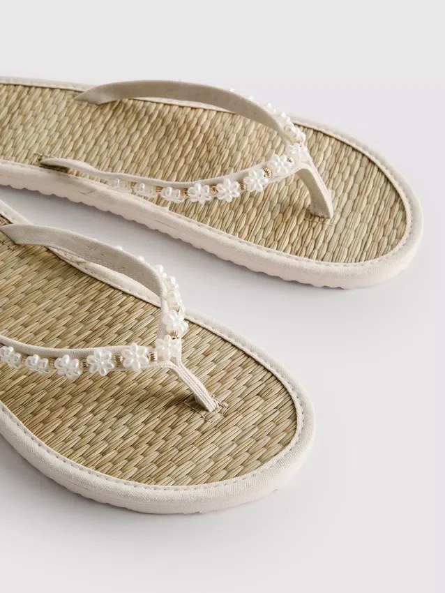 Seagrass effect flip flops