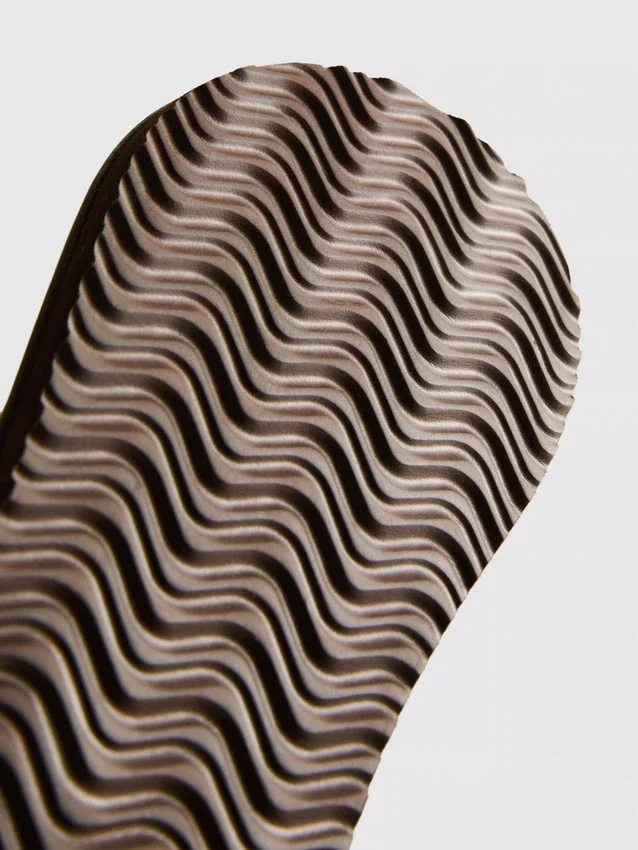 Seagrass effect flip flops