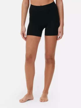 Seamless anti-chafing cycle shorts