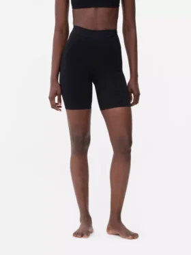 Seamless bum lift shorts