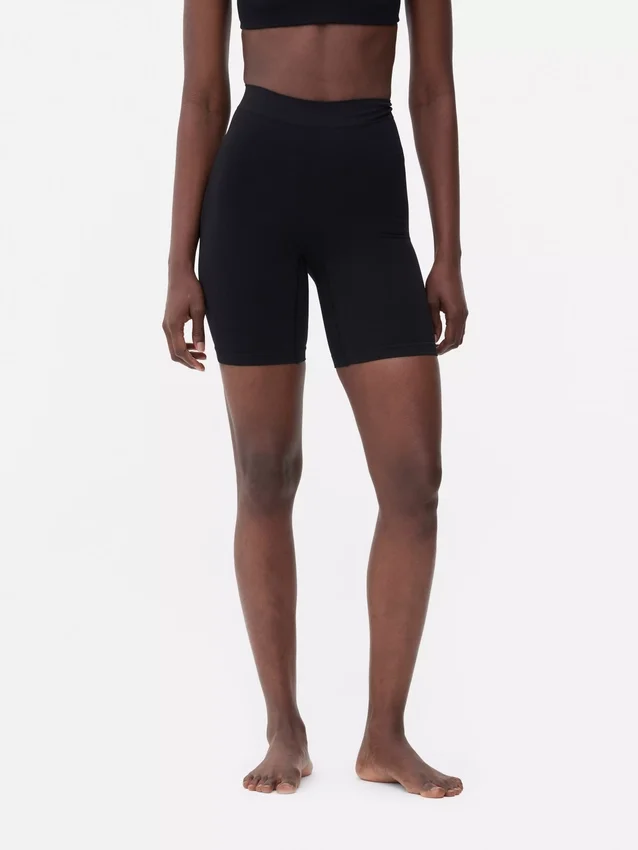 Seamless bum lift shorts