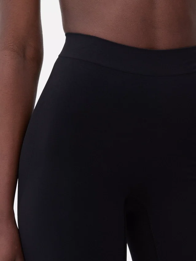 Seamless bum lift shorts