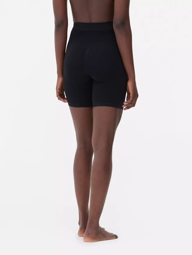 Seamless bum lift shorts