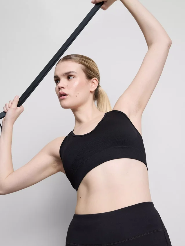 Seamless cross-back active crop top