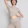 Seamless crossover-waistband active shorts