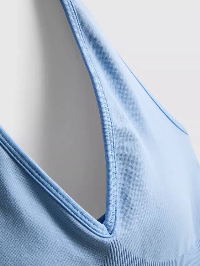 Seamless halterneck active tank