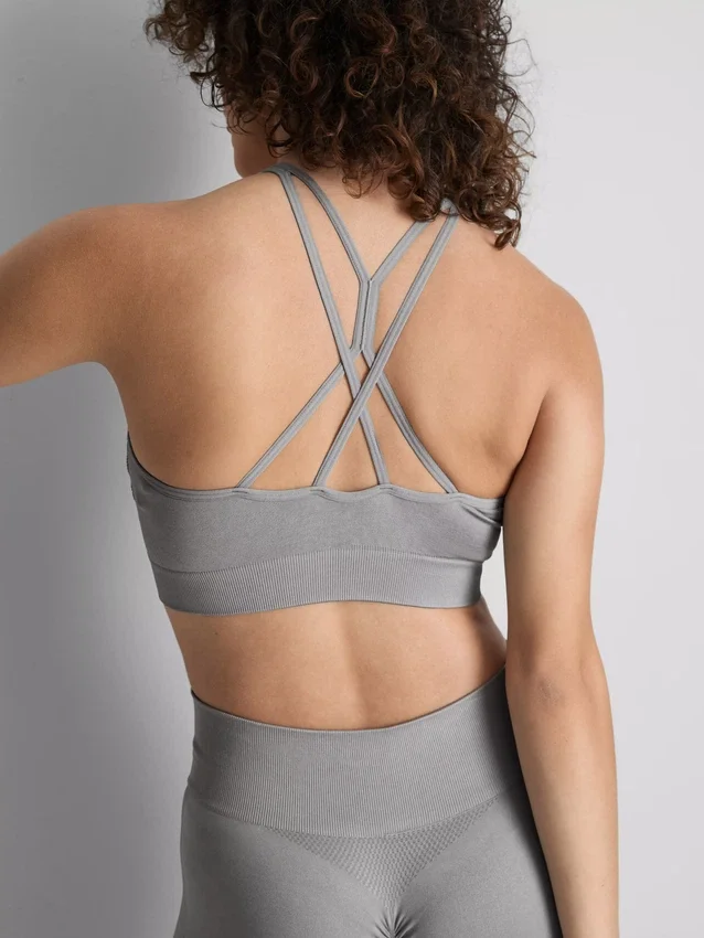 Seamless high-shine active crop top