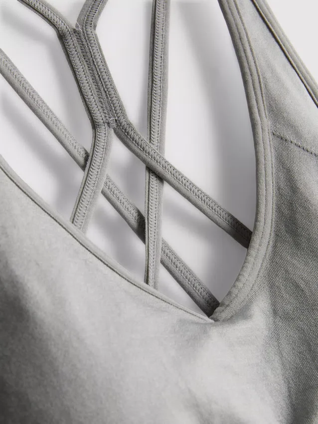 Seamless high-shine active crop top