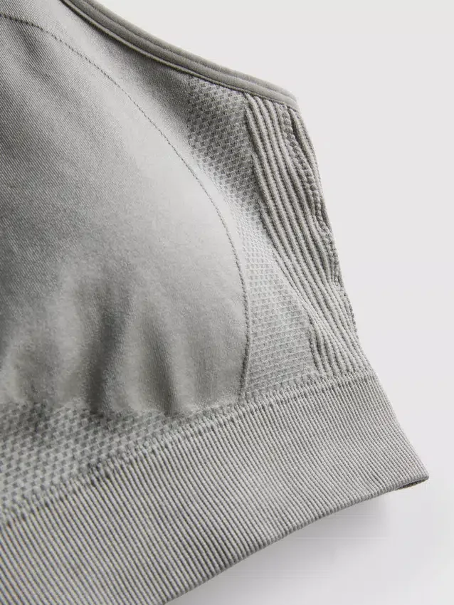 Seamless high-shine active crop top