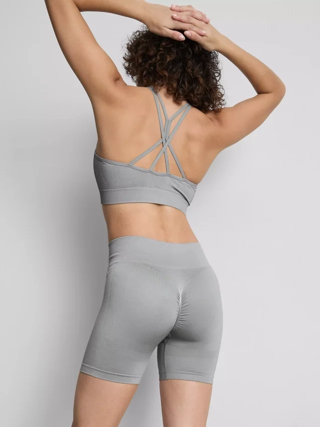 Seamless high-shine active shorts