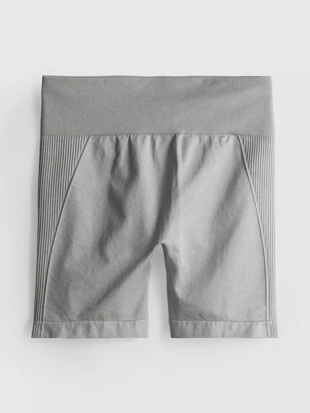 Seamless high-shine active shorts