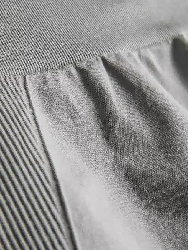 Seamless high-shine active shorts