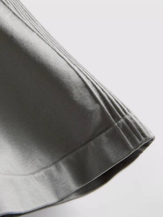 Seamless high-shine active shorts