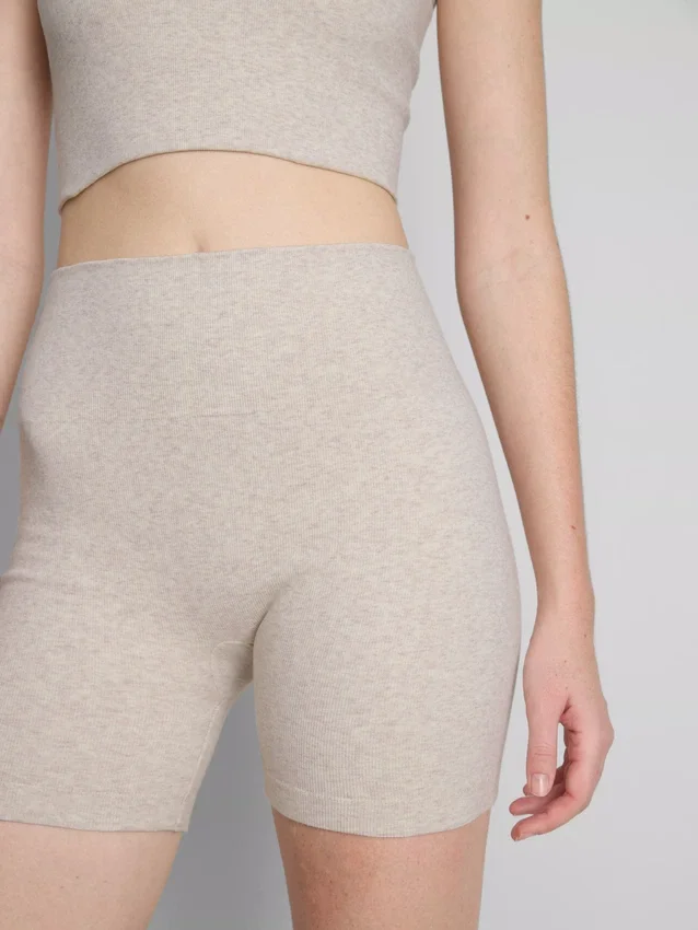 Seamless ribbed active shorts