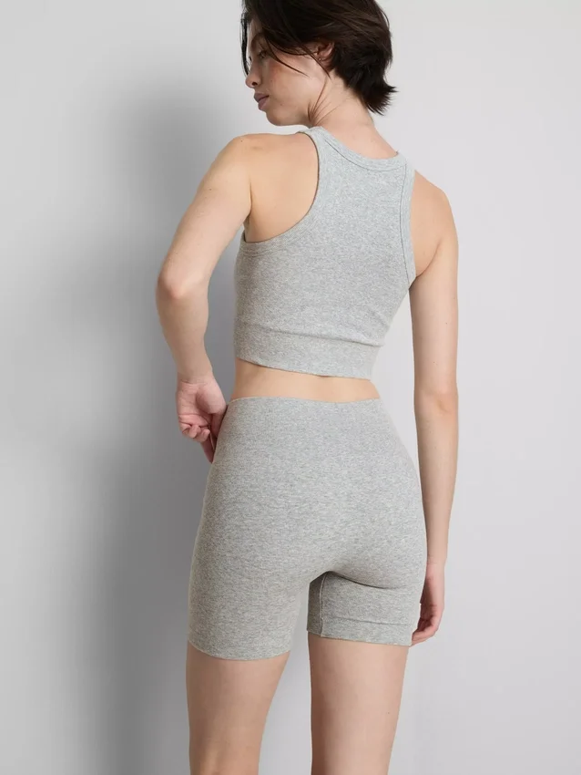 Seamless ribbed active shorts