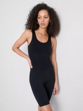 Seamless shapewear bodysuit
