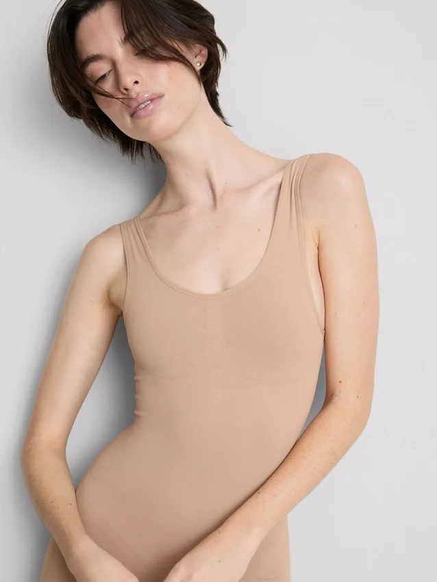 Seamless shapewear bodysuit