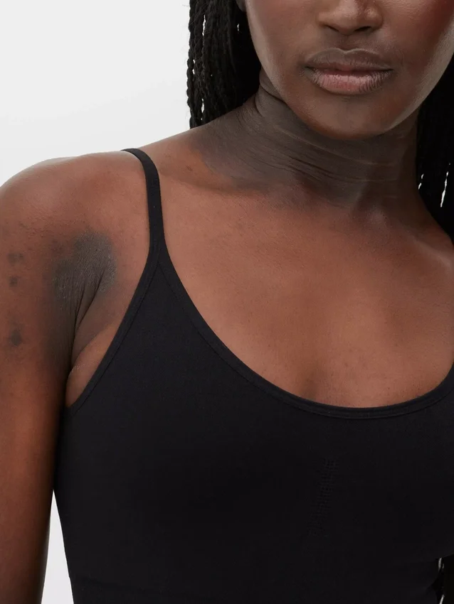 Seamless shapewear bodysuit