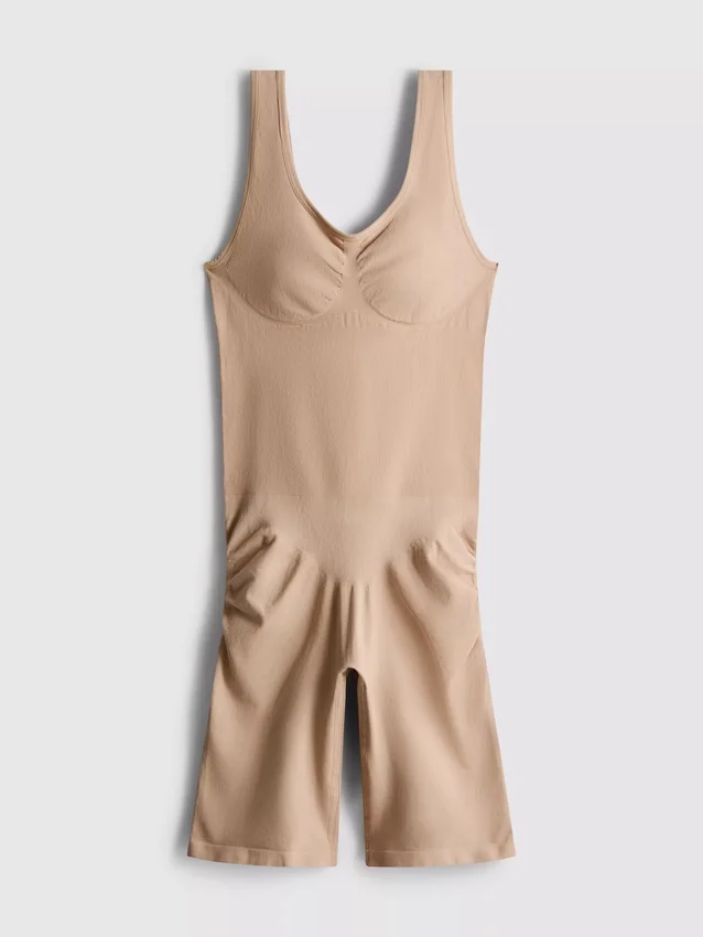 Seamless shapewear bodysuit