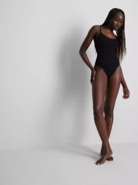 Seamless shapewear thong bodysuit